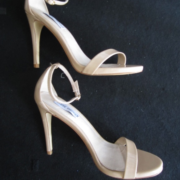 STEVE MADDEN - Ivory Patent Leather Heel - Picture 2 of 3